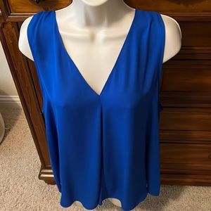 Marvelous Royal blue Vince Camuto flowing sleeveless blouse; XL; pleat at VNeck